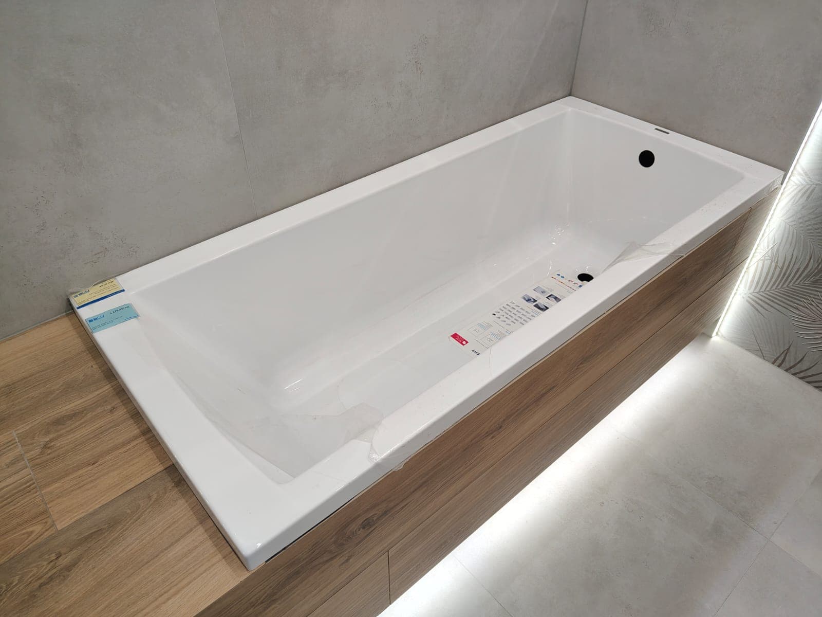 EXCELLENT AQUARIA wanna 1600*700   WAEX.AQU16WH bez nóg - Powystawowy Nowy Sącz