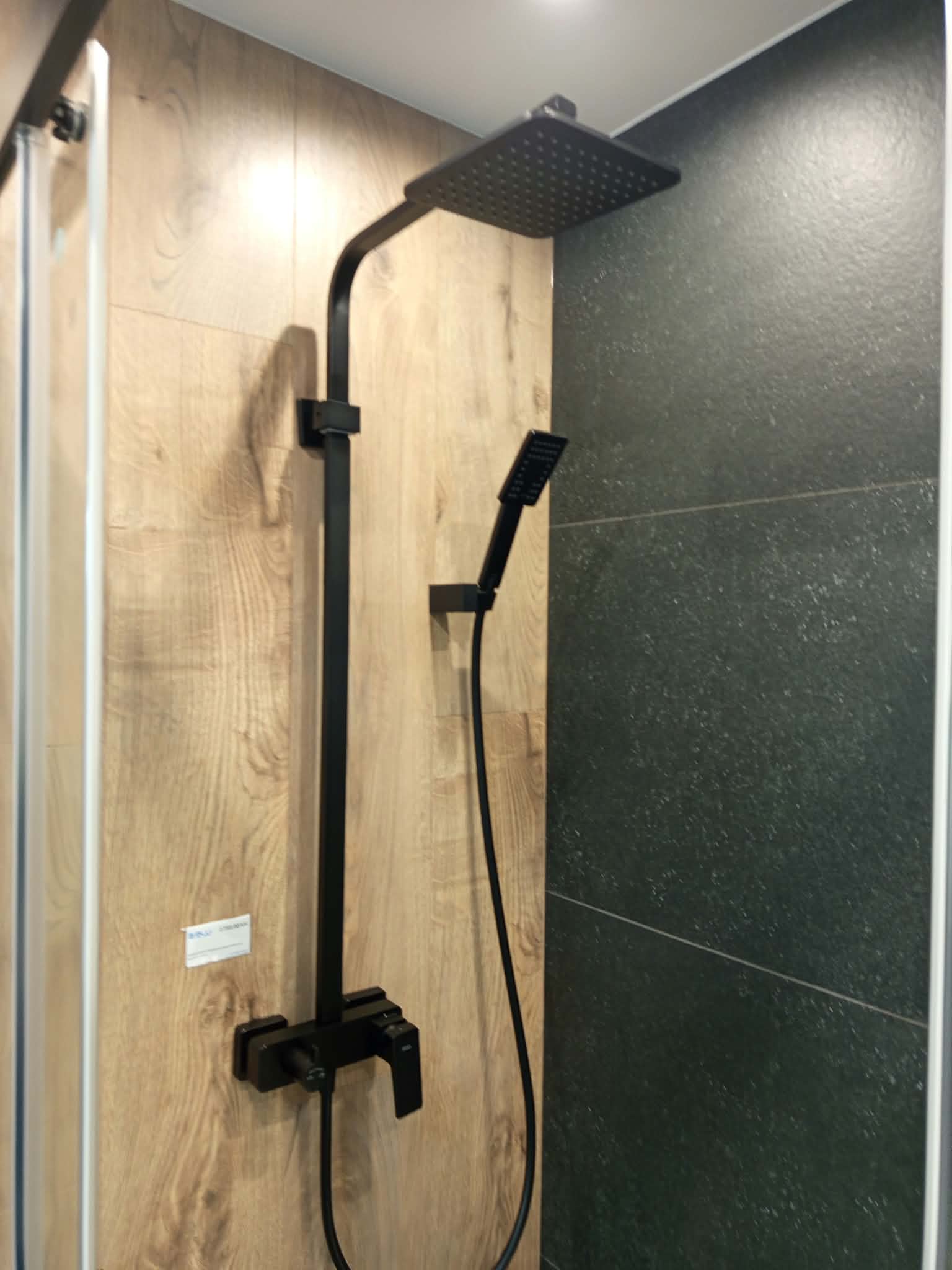 OMNIRES PARMA PM7444 BL system prysznicowy natynkowy czarny - Powystawowy Ciechanów