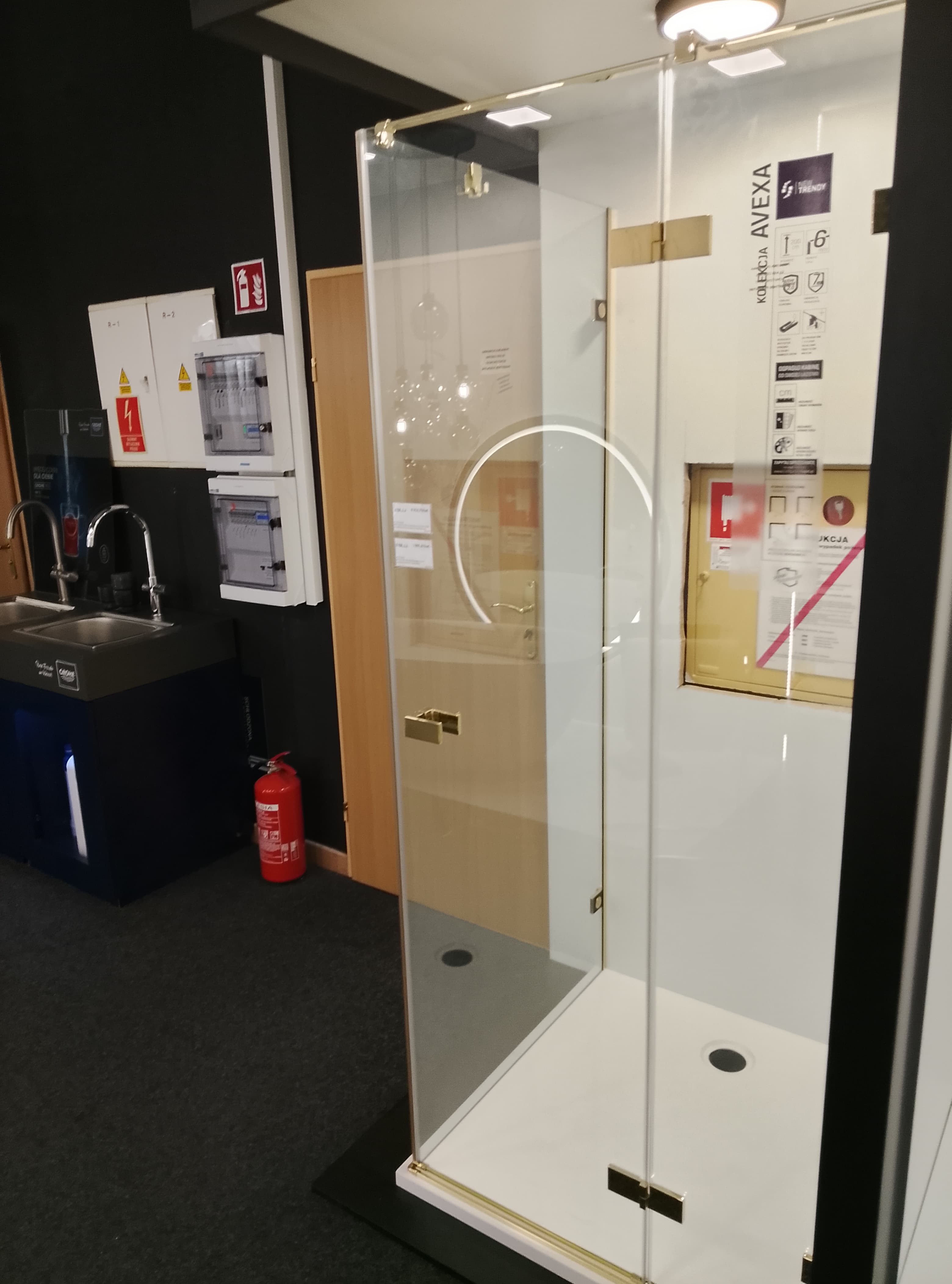 NEW TRENDY Kabina prysznicowa AVEXA GOLD SHINE P kwadratowa drzwi pojedyncze 90x90x200 szkło czyste 6mm Active Shield  EXK-1661 - Powystawowy Kalisz
