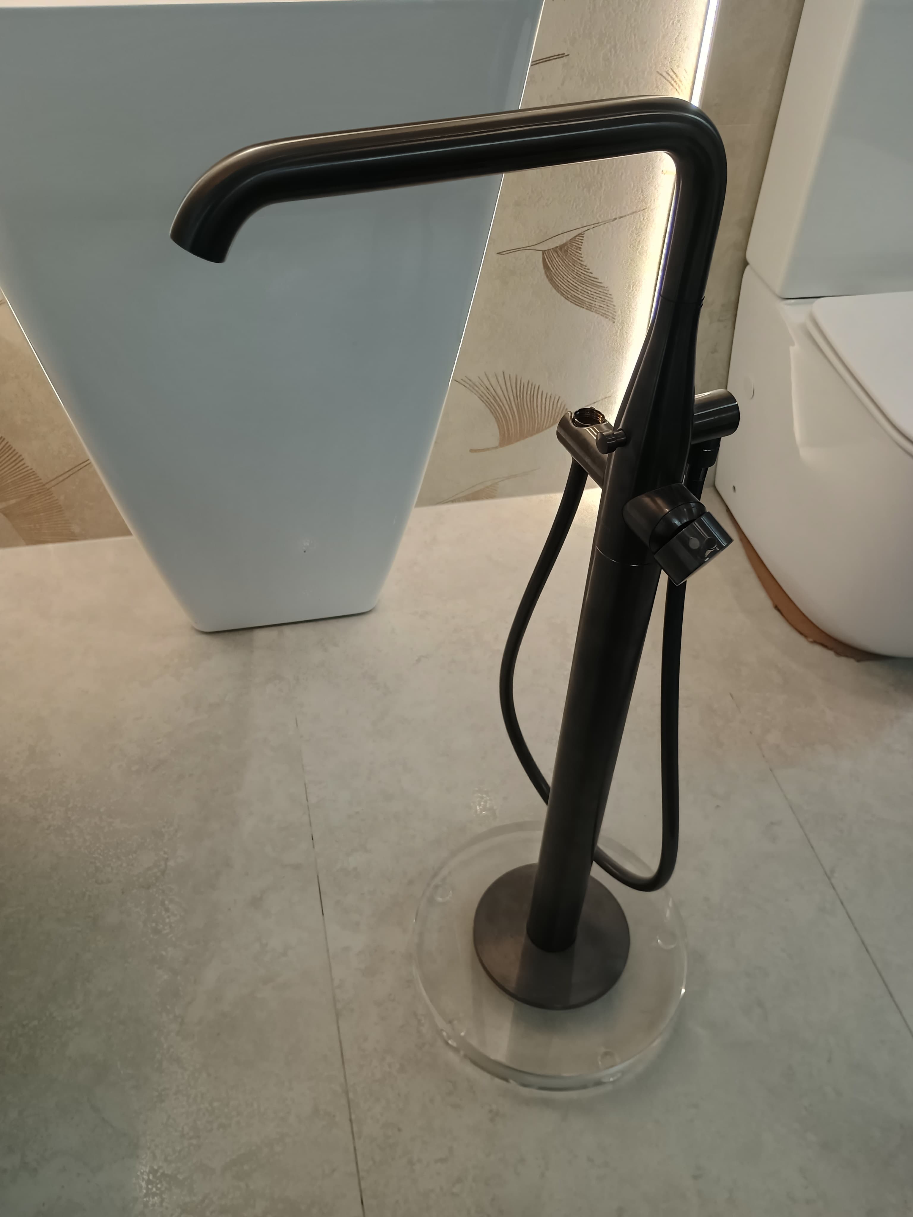 GROHE 23491AL1 ESSENCE Wolnostojąca bateria wannowa brushed hard graphite - Powystawowy Łódź Zgierska