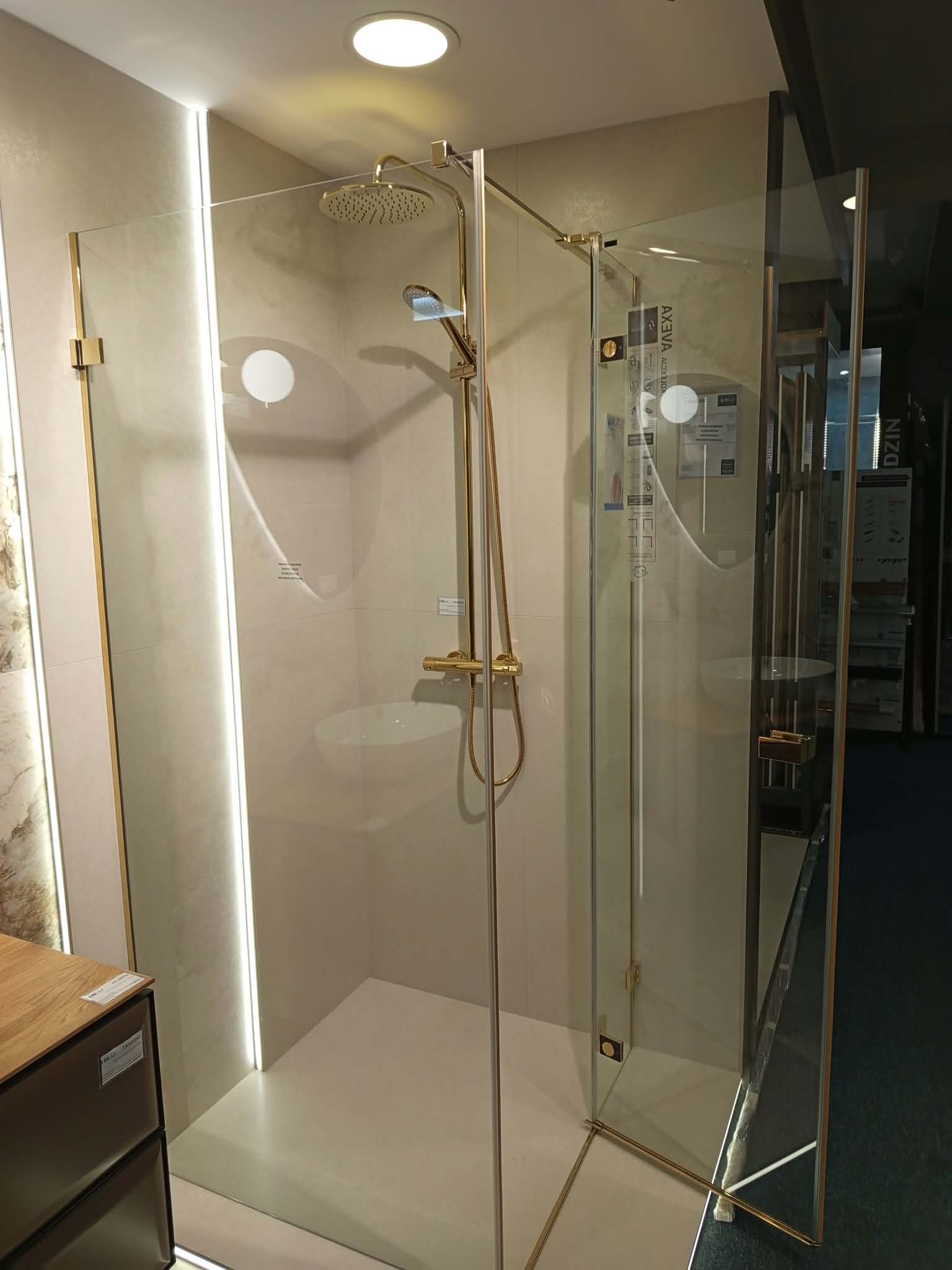 NEW TRENDY Kabina prysznicowa AVEXA GOLD SHINE P kwadratowa drzwi pojedyncze 90x90x200 szkło czyste 6mm Active Shield  EXK-1661 - Powystawowy Ciechanów