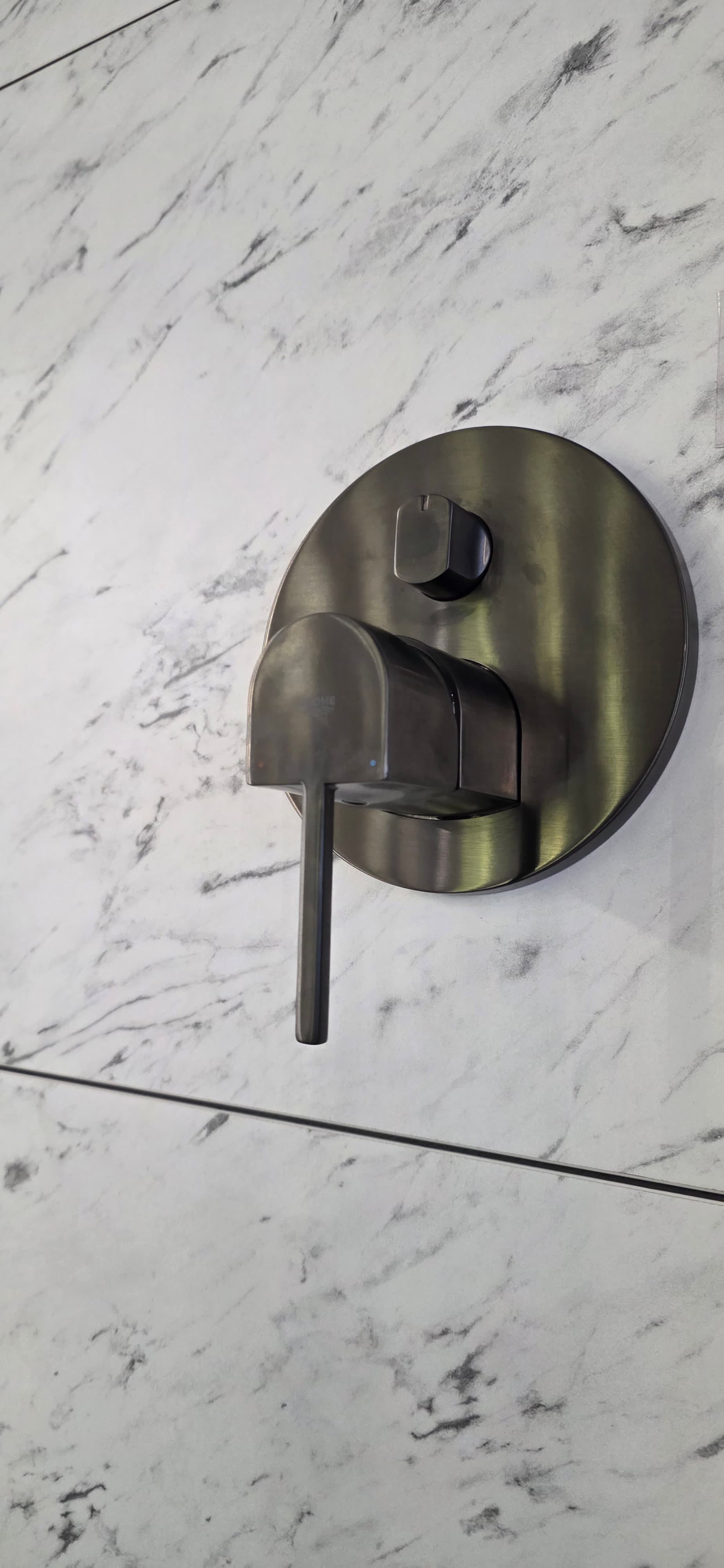 GROHE  PLUS BATERIA DO OBSŁUGI TRZECH WYJŚĆ WODY brushed hard graphite 24093AL3  **ekspo - Powystawowy Łódź Pojezierska