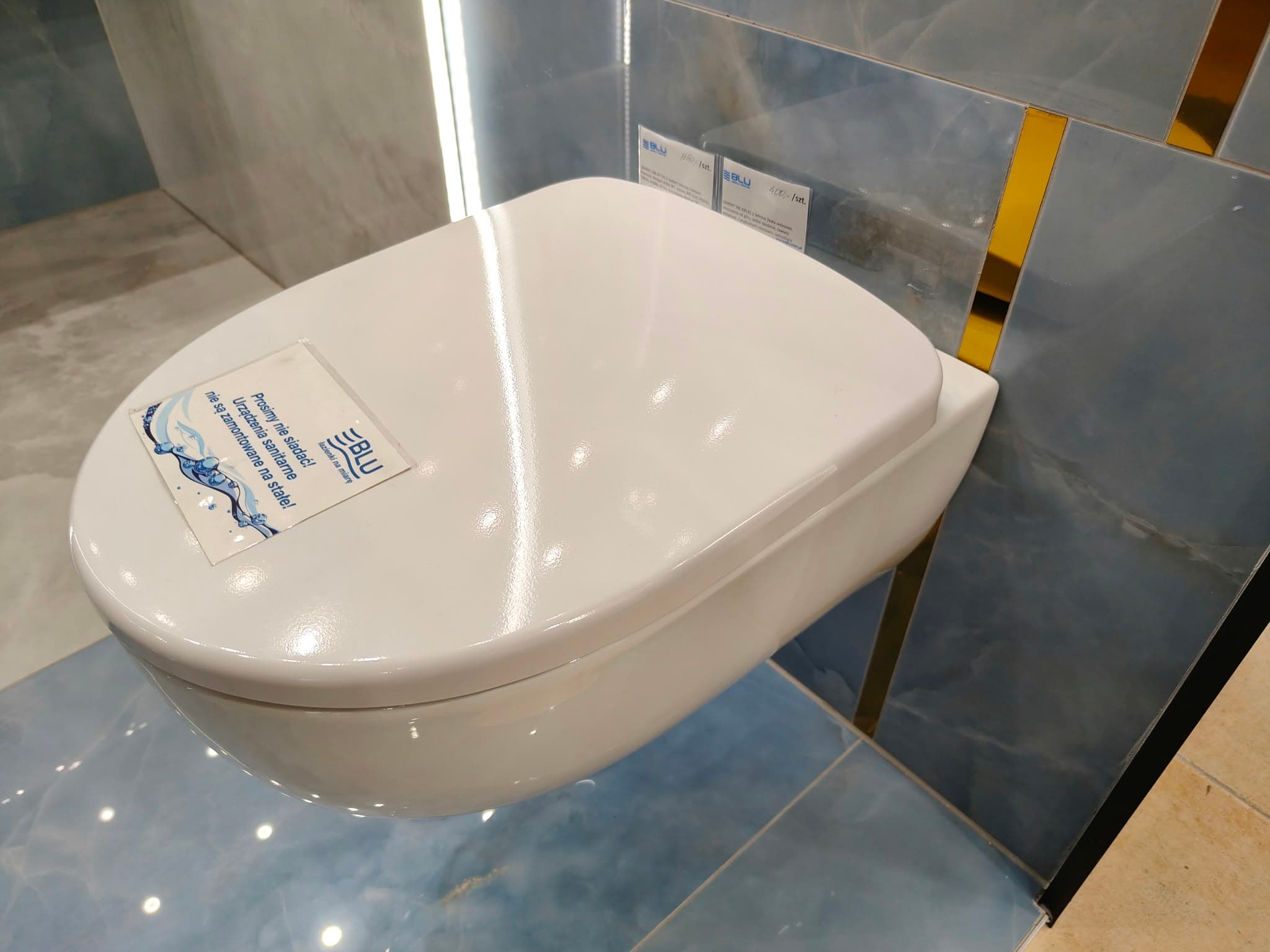 GEBERIT 500.377.01.2 Geberit Selnova Compact Premium Wisząca miska WC, lejowa, B35.5cm, H33cm, T49cm, krótka, ukryte mocowania, Rimfree   *6  **ekspo - Powystawowy Nowy Sącz
