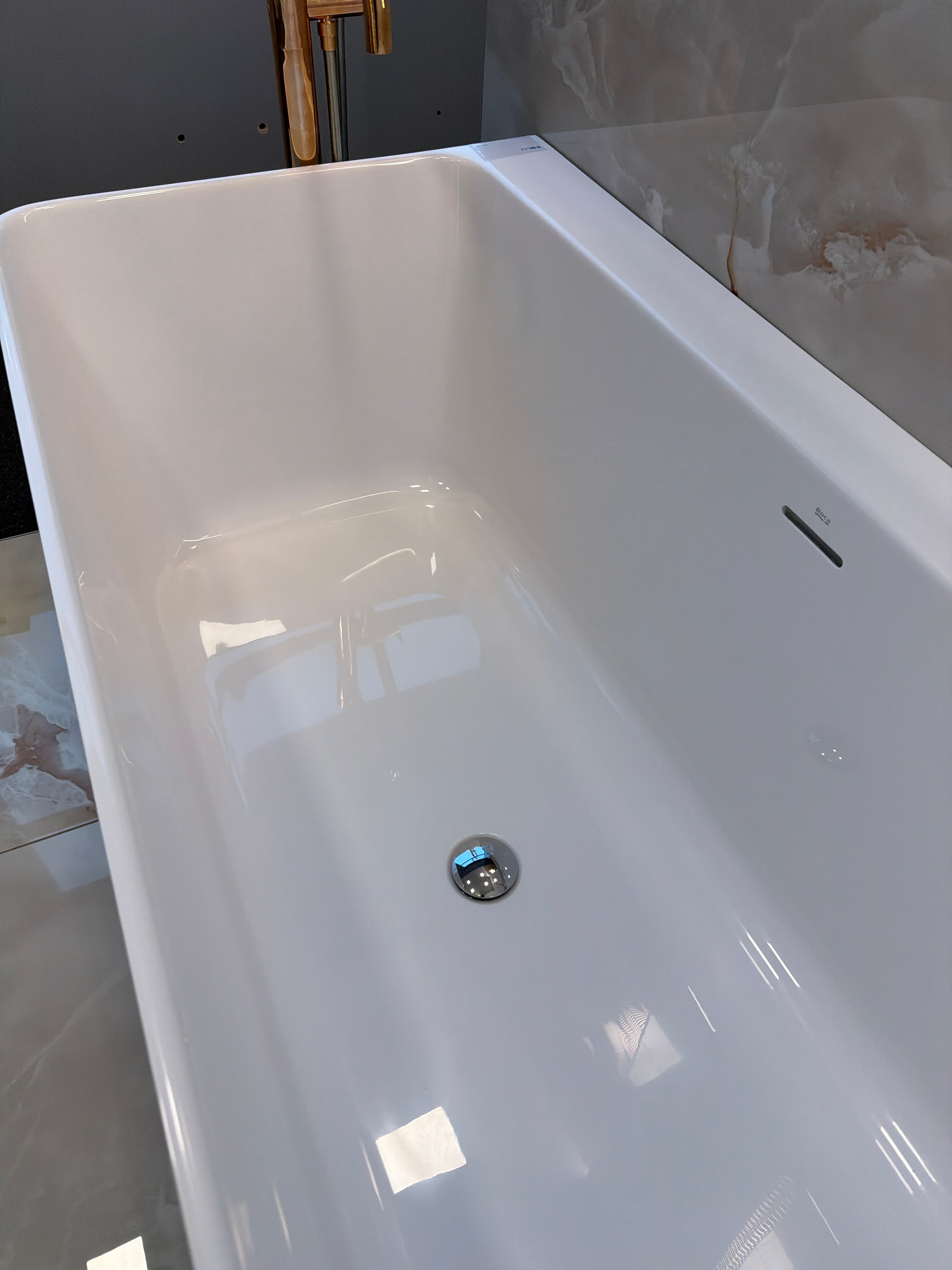 ROCA ONA Wanna narożna, wersja prawa, z syfonem klik-klak oraz przelewem. Materiał STONEX. Wymiar 1600x700mm, kolor biały. A248638000  *1  **ekspo - Powystawowy Rumia