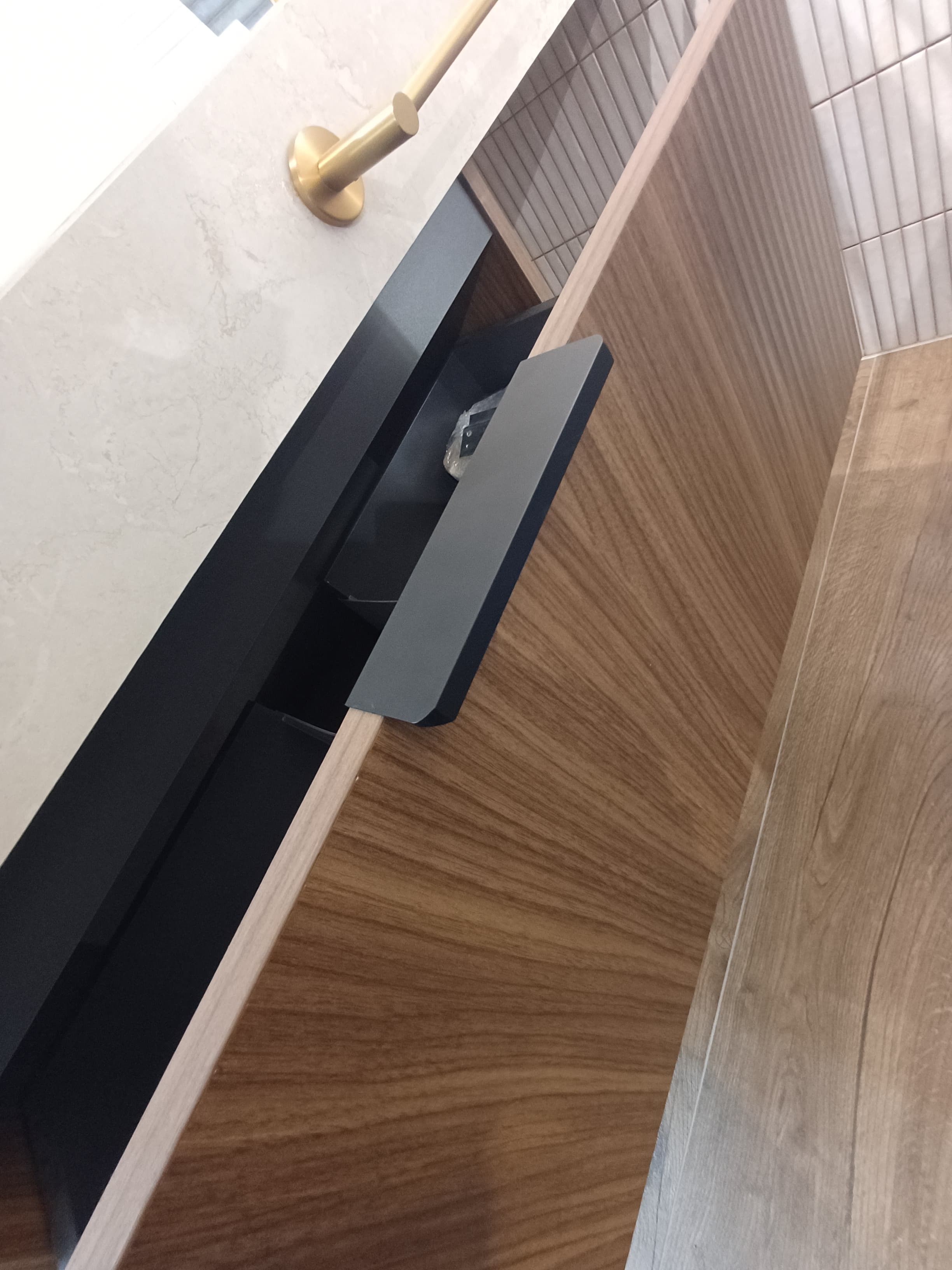 IO WOOD uchwyt czarny UA06 L-148mm zaokraglony UA06.CZ.148 *20 - Powystawowy Tarnowskie Góry