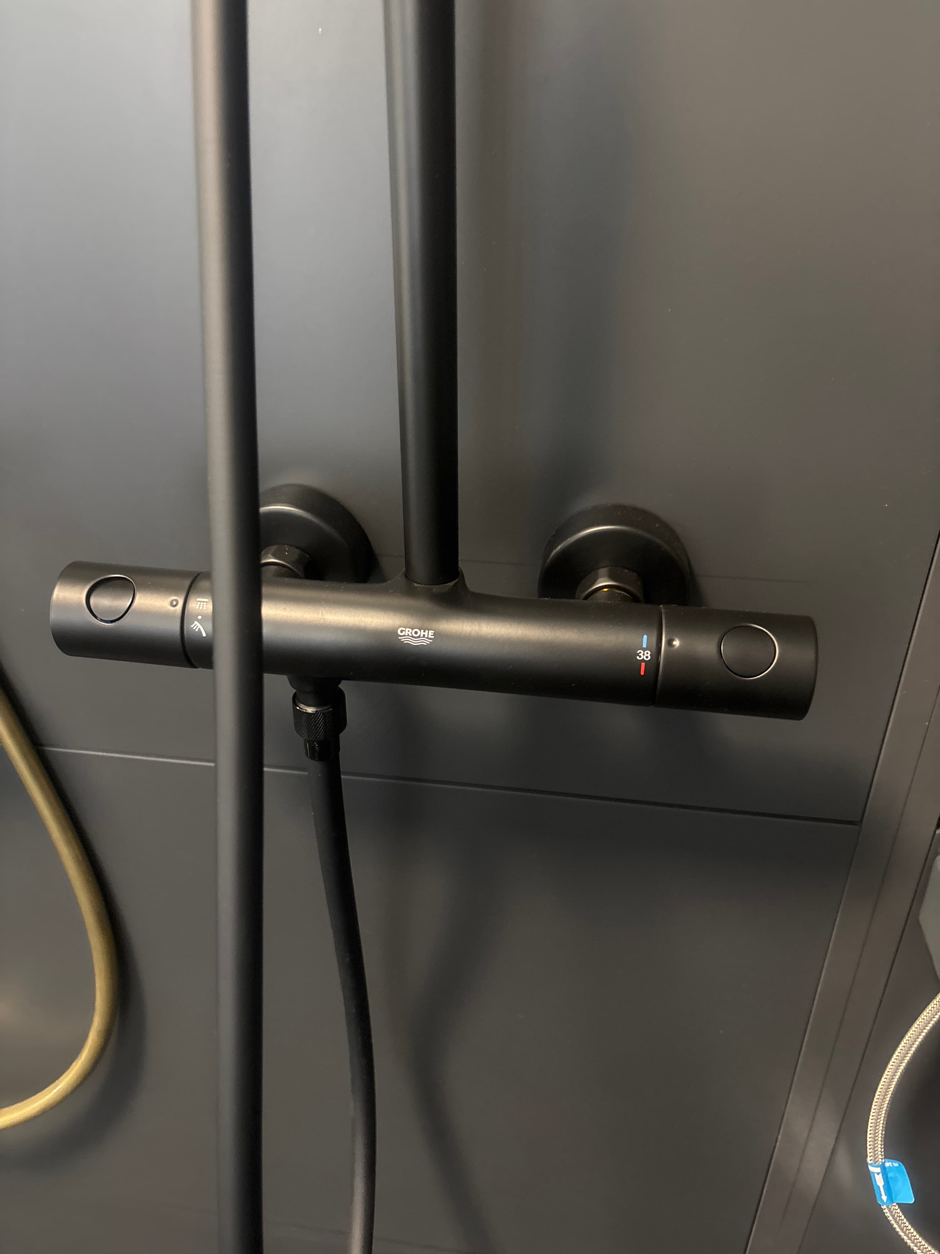 GROHE 266702431 TEMPESTA SYSTEM 250 System prysznicowy z termostatem do montażu ściennego matte black - Powystawowy Łódź Zgierska