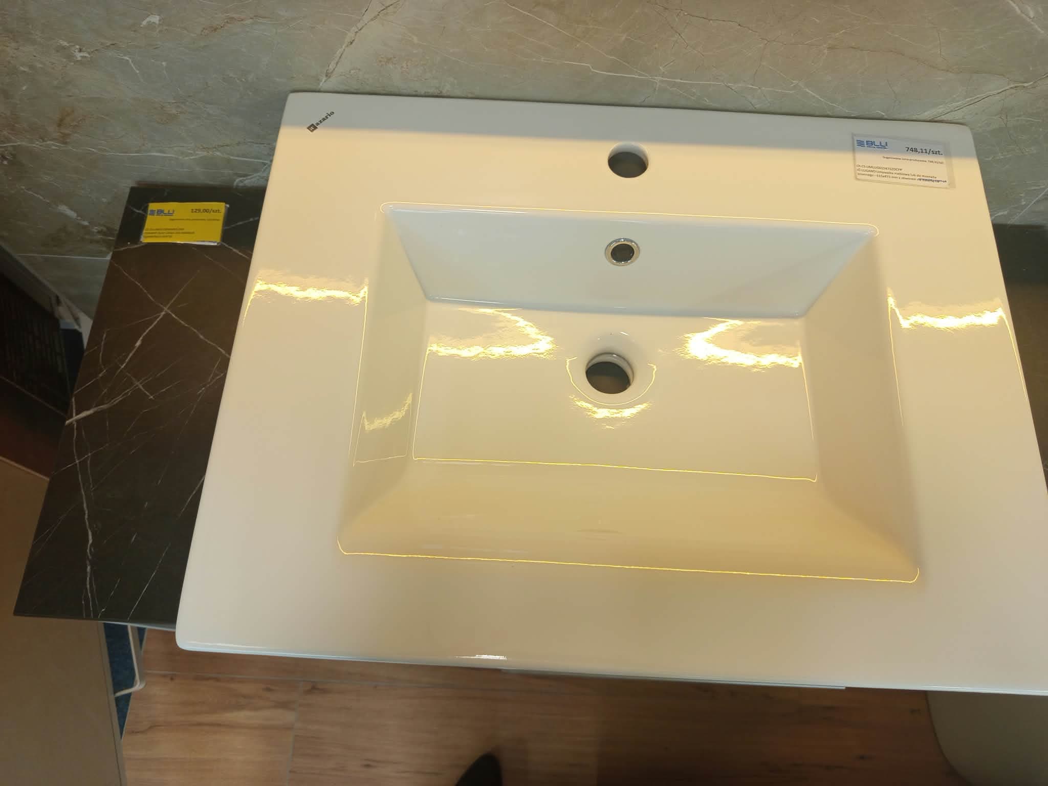 IO LUGANO Umywalka meblowa lub do montażu ściennego - 615x475 mm z otworem na baterię na środku z otworem przelewowym z powłoką CLEAN PLUS+ biała AZUMLUG.1161.01.126 *25  *W  **ekspo - Powystawowy Ciechanów