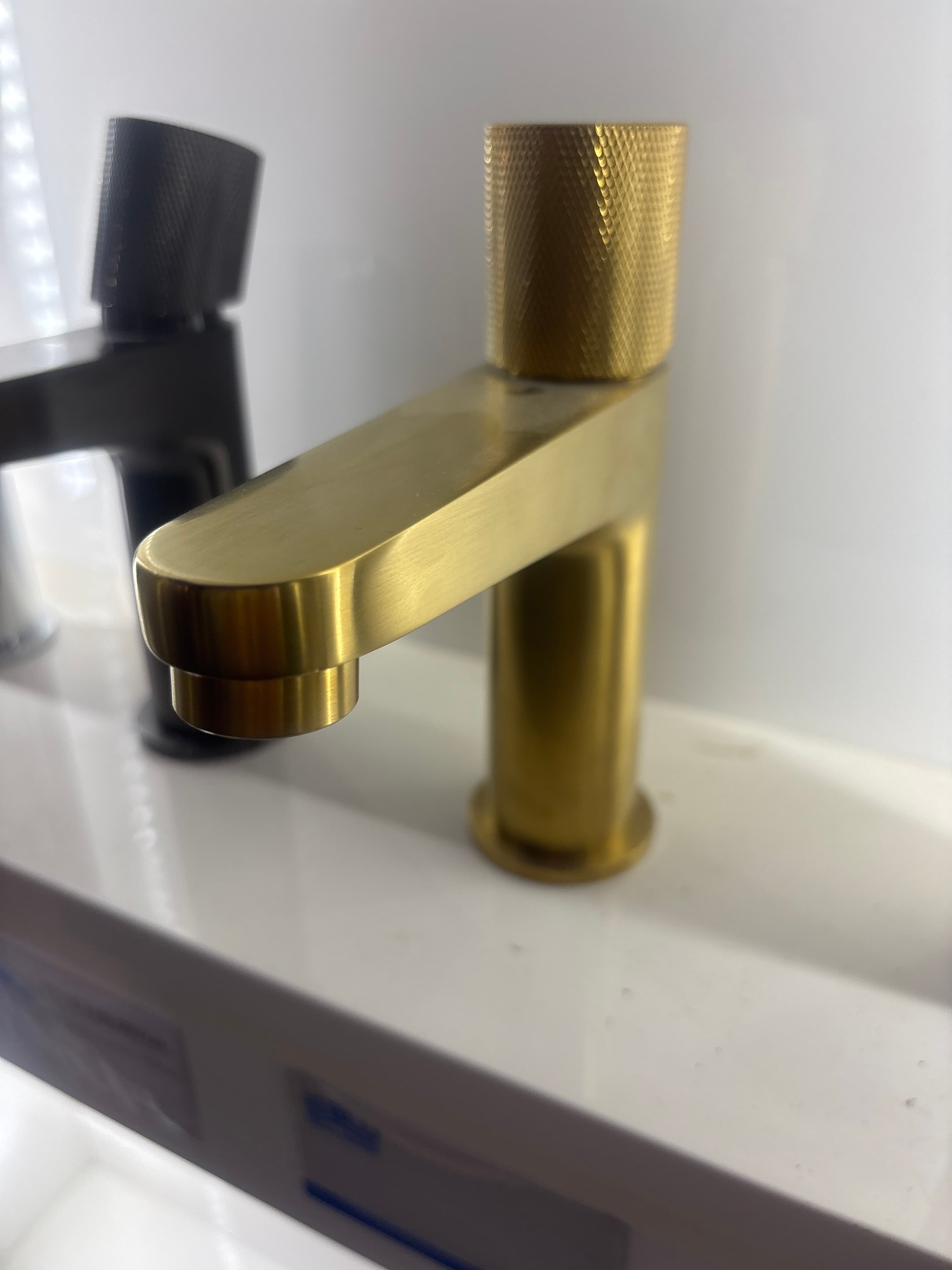 OMNIRES CONTOUR bateria umywalkowa CT8010GLB złoty szczotkowany - Powystawowy Łódź Pojezierska