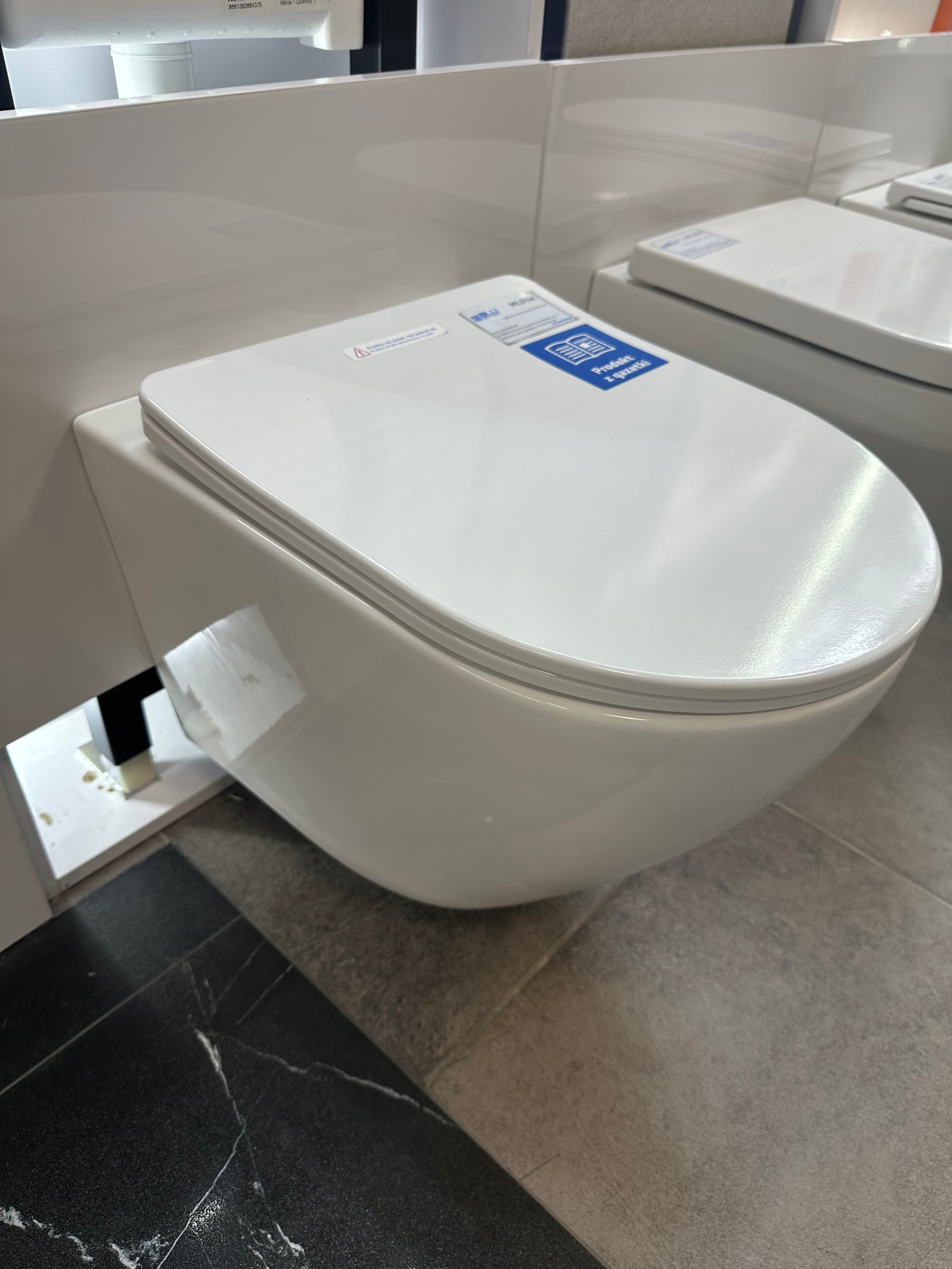 IO FROYA miska wc wisząca Rimless 490x365 mm z deską slim wolnoopadającą z funkcją łatwego wypinania CE.FROWC490 *16*W dostępna na indeksie OI-CS-CEFRO490046ENR.I  **ekspo - Powystawowy Cieszyn