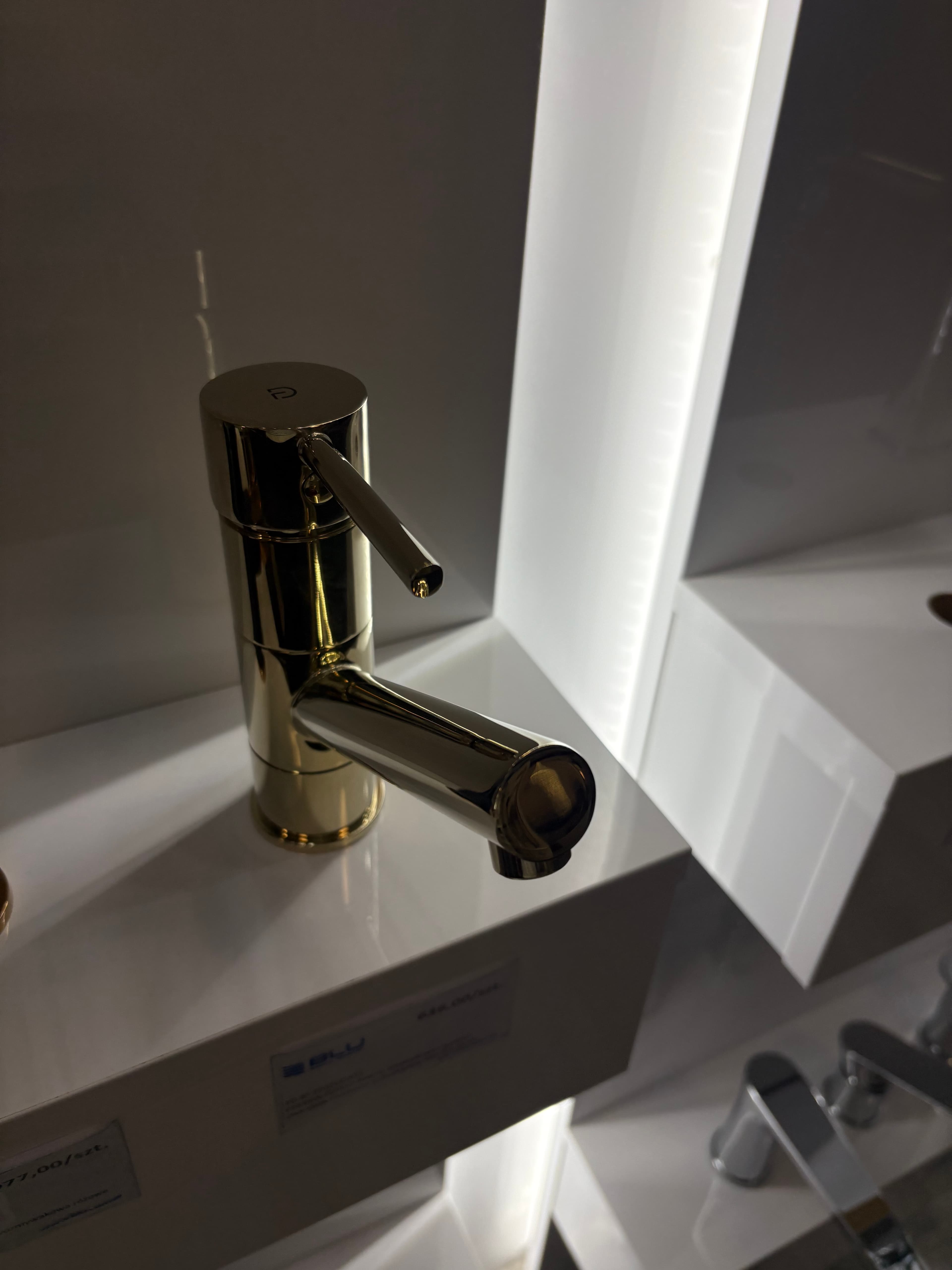 FDESIGN FLUSSO Bateria umywalkowa z korkeim click-clack i ruchoma wylewką  złoty FD1-FLS-2A-55 - Powystawowy Gniezno