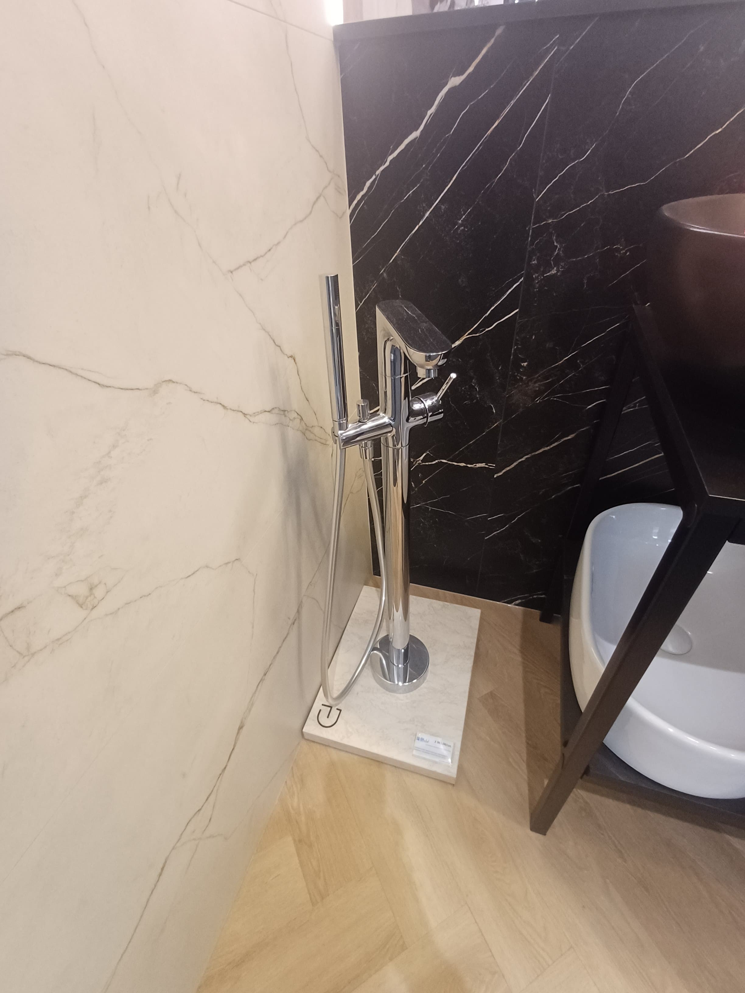 FDESIGN FLUSSO Bateria wannowa wolnostojąca z kompletem natryskowym chrom FD1-FLS-11F-11  **ekspo - Powystawowy Katowice