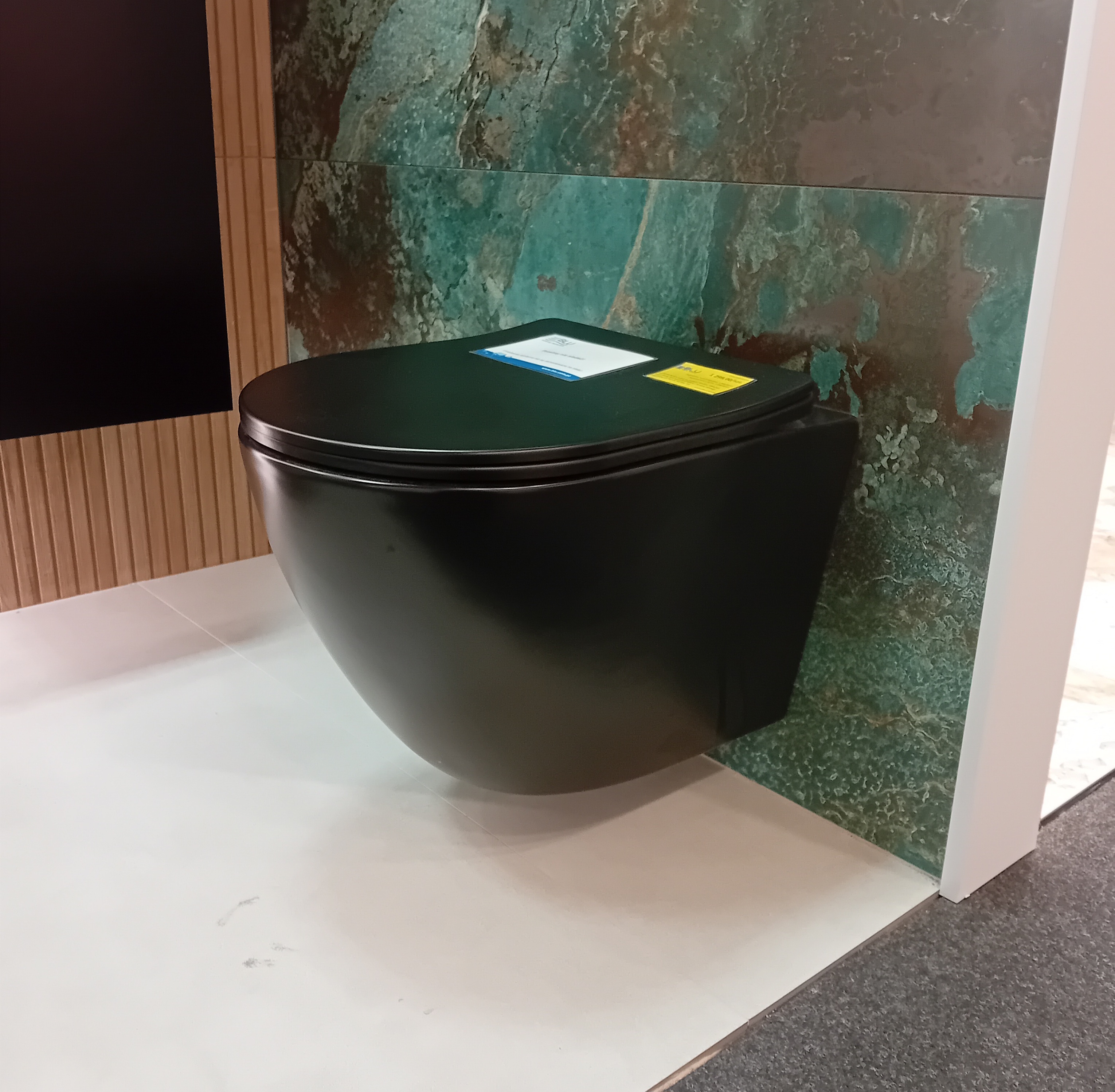 IO FROYA BLACK miska wc wisząca Rimless 490x365 mm z deską slim wolnoopadającą z funkcją łatwego wypinania CE.FRO.BL.WC490 *16 *W ( zamiennik MUFI PLUS BLACK MAT - CE.MUFSF.490.093E-UQ3.BM.I )  **ekspo - Powystawowy Łowicz