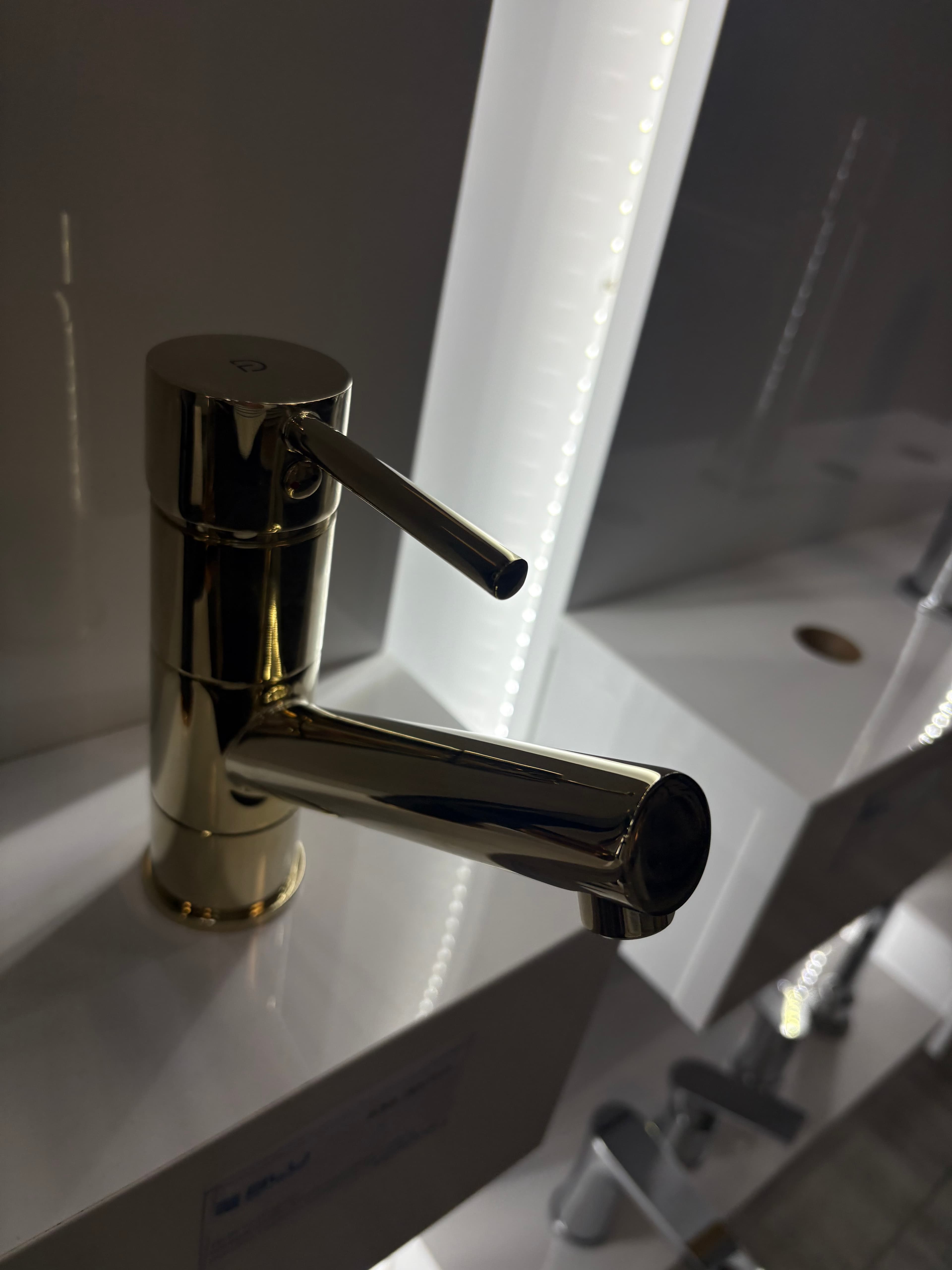 FDESIGN FLUSSO Bateria umywalkowa z korkeim click-clack i ruchoma wylewką  złoty FD1-FLS-2A-55 - Powystawowy Gniezno
