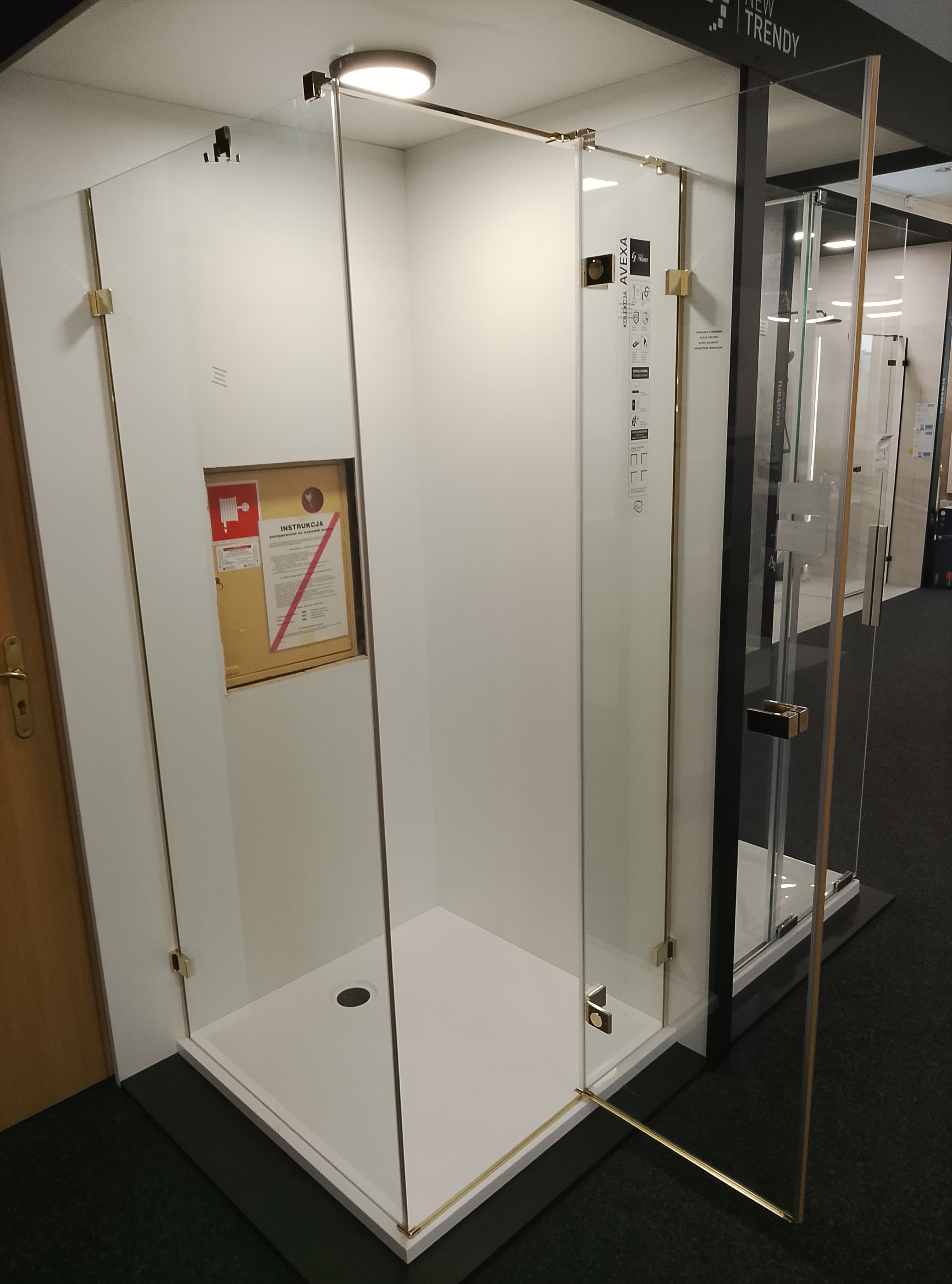 NEW TRENDY Kabina prysznicowa AVEXA GOLD SHINE P kwadratowa drzwi pojedyncze 90x90x200 szkło czyste 6mm Active Shield  EXK-1661 - Powystawowy Kalisz