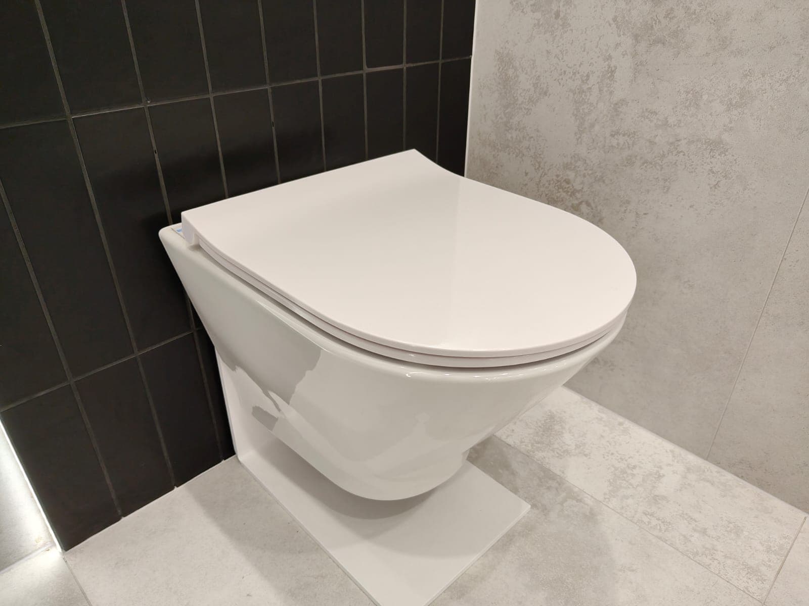 ROCA GAP ROUND COMPACTO ZESTAW Miska wc podwieszana Rimless + deska wolnoopadająca slim duroplast  A34H0N3000  *12 - Powystawowy Nowy Sącz