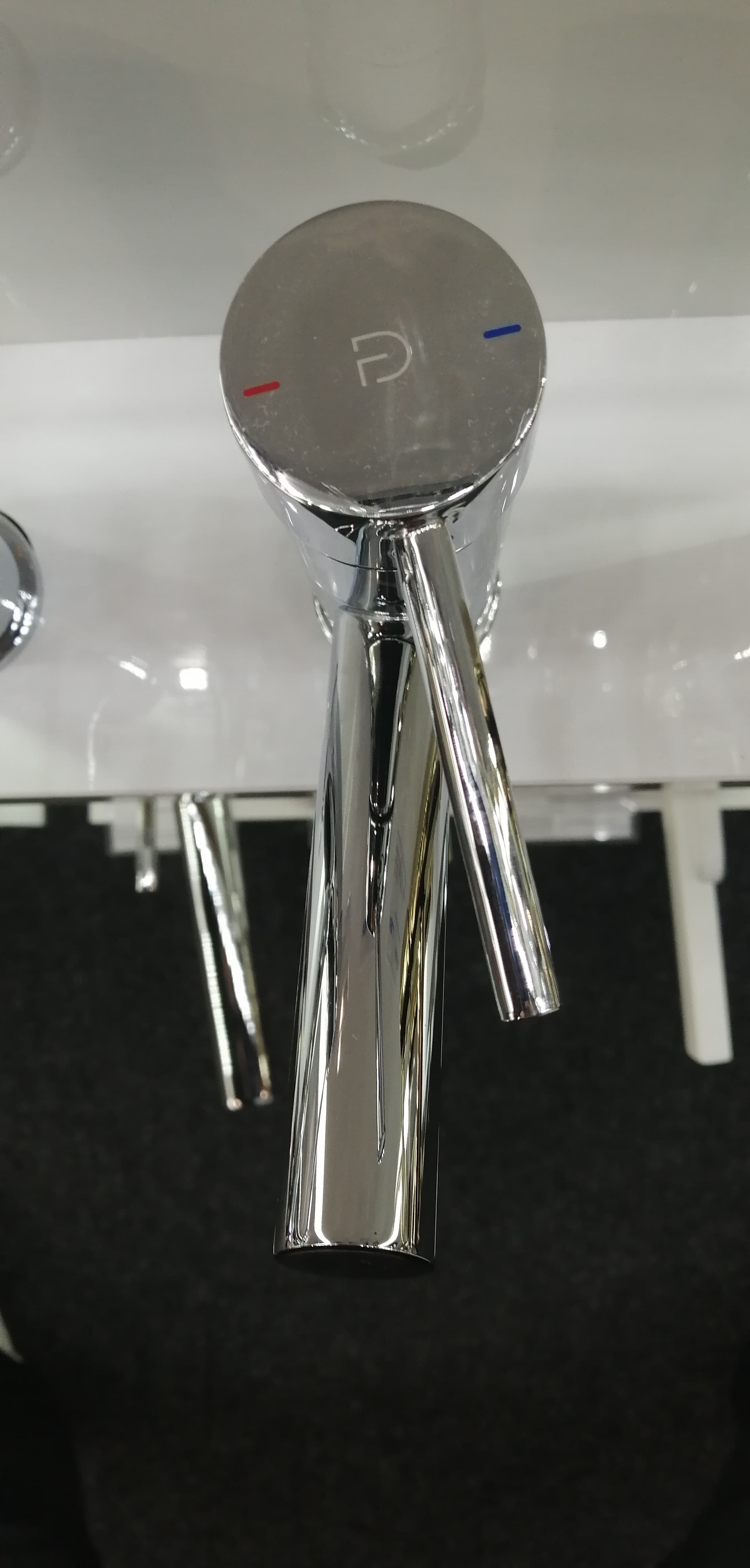 FDESIGN FLUSSO Bateria umywalkowa z korkeim click-clack i ruchoma wylewką  chrom FD1-FLS-2A-11 - Powystawowy Poznań