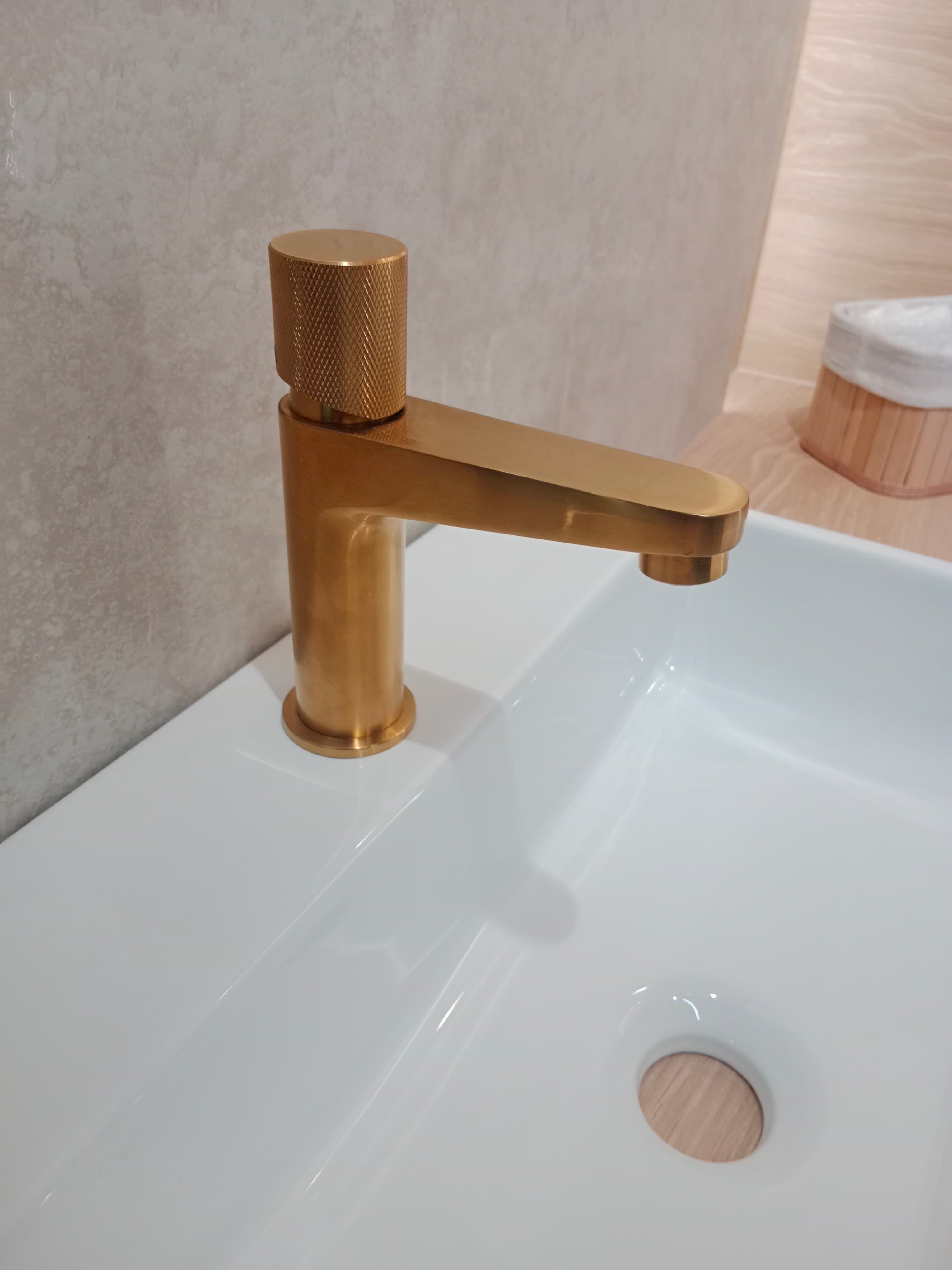 OMNIRES CONTOUR bateria umywalkowa CT8010GLB złoty szczotkowany - Powystawowy Zamość