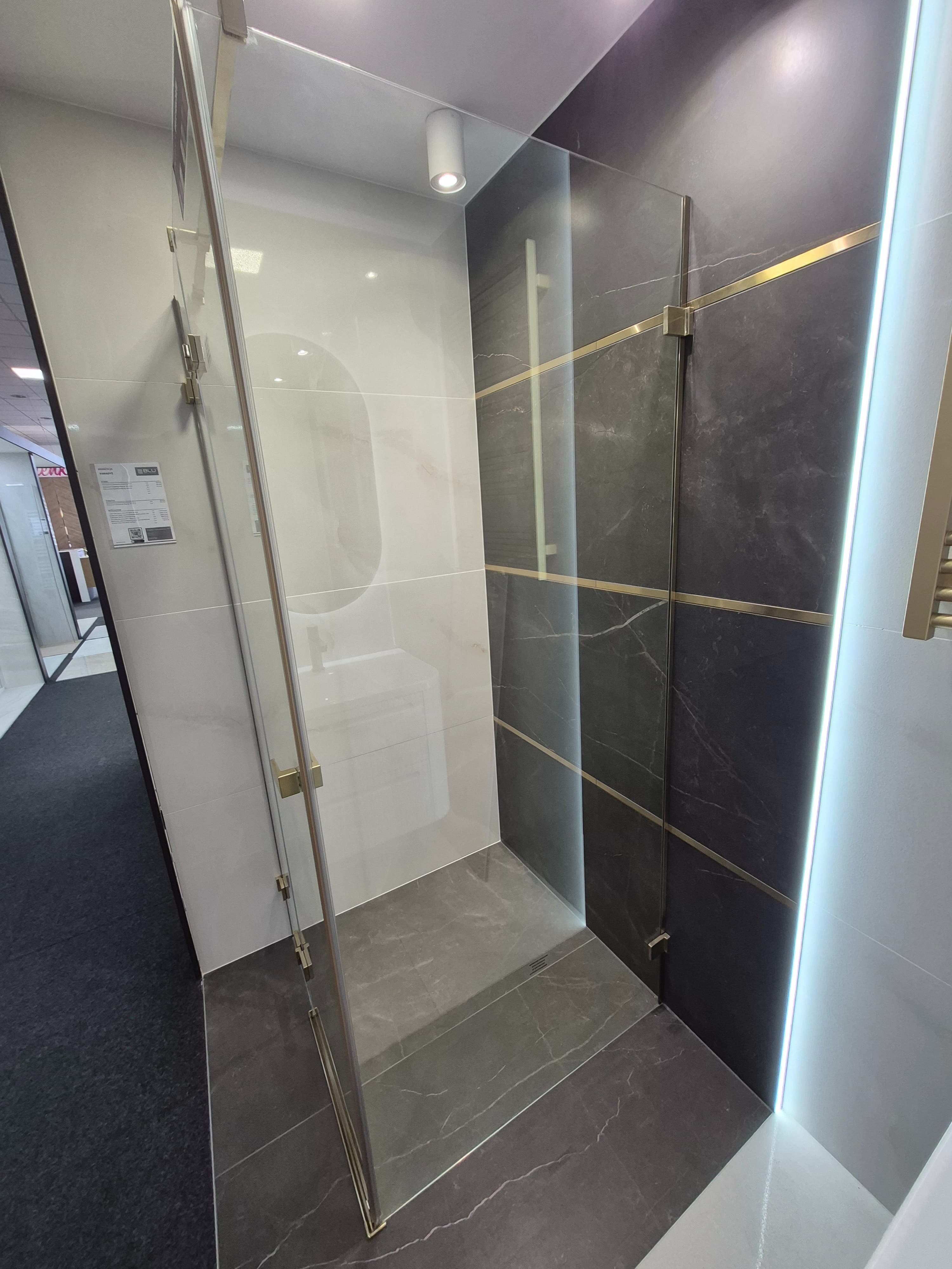 NEW TRENDY Kabina prysznicowa AVEXA GOLD BRUSHED 1D kwadratowa L 90x90x200 szkło czyste 6mm Active Shield 2.0 EXK-1744 **ekspo - Powystawowy Radom