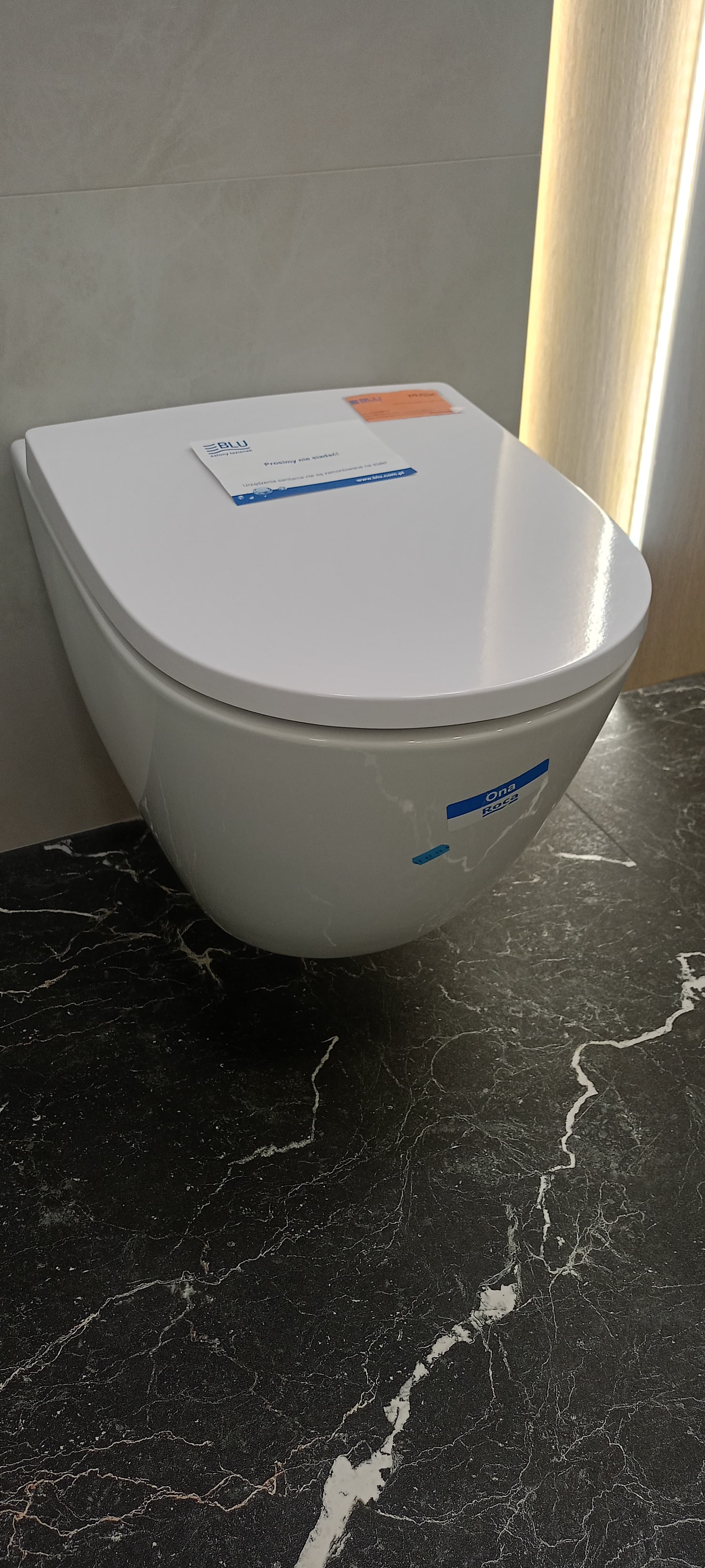 ROCA ONA ZESTAW Miska wc podwieszana Rimless + deska wolnoopadająca duroplast A34H688000 *12 - Powystawowy Suwałki