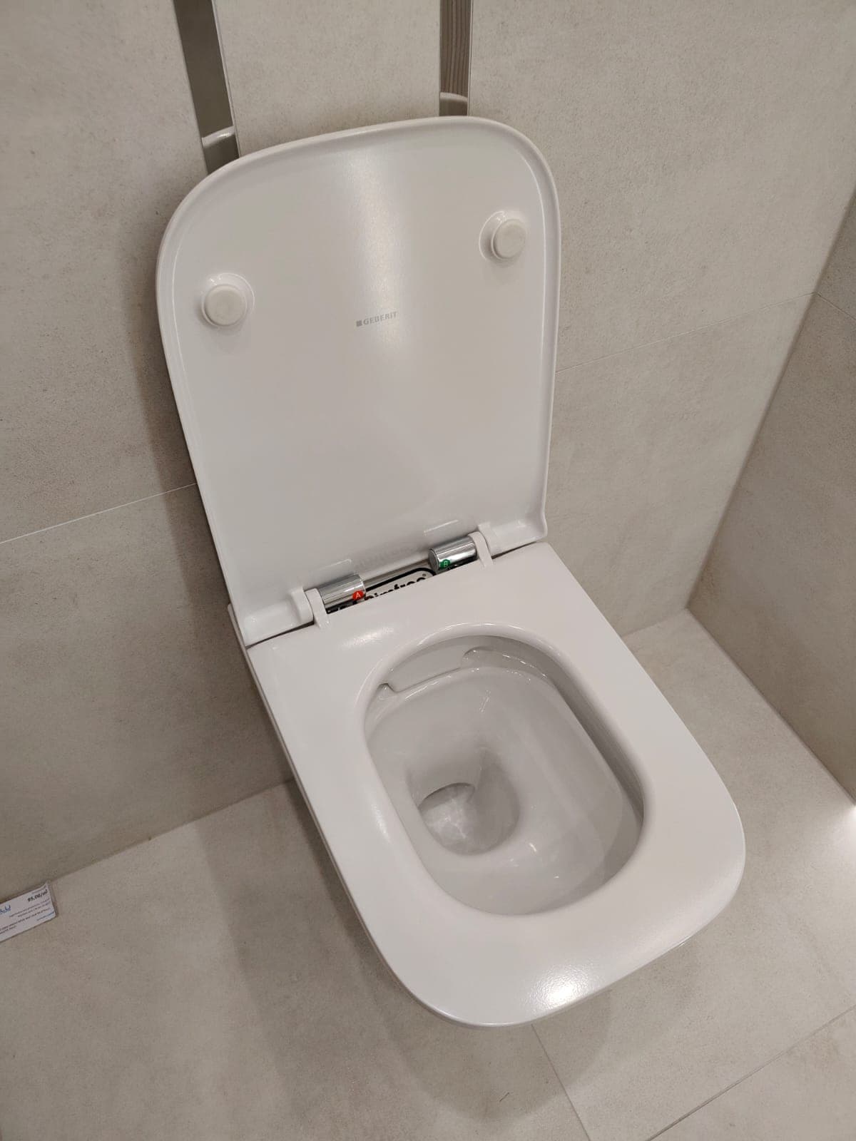 GEBERIT Smyle Square Deska sedesowa, mocowanie od góry, wolne opadanie, z wypinanymi zawiasami, z widocznym siedziskiem 500.688.01.1 *P - Powystawowy Nowy Sącz